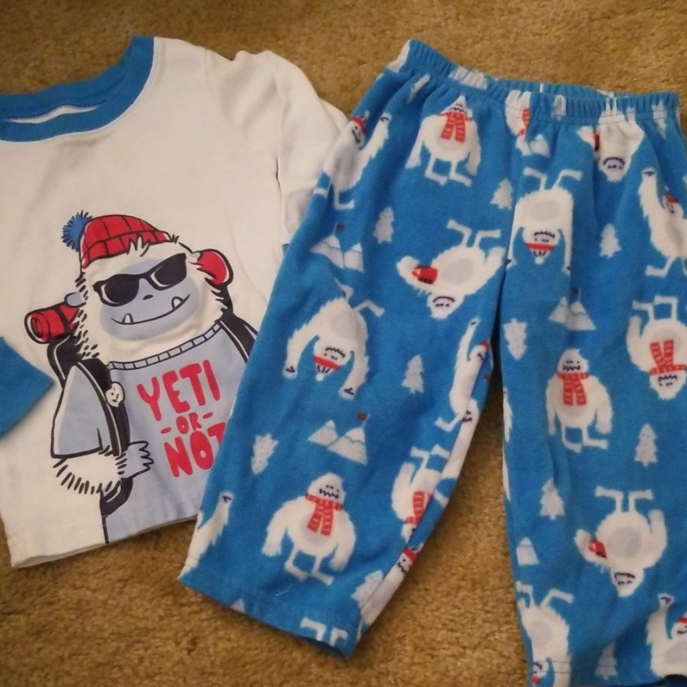 🥳 2 Piece Yeti Pajama Set